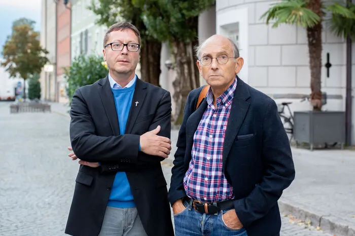 Dekan Franz Trojer und Sepp Brugger am Beginn der Veranstaltung.