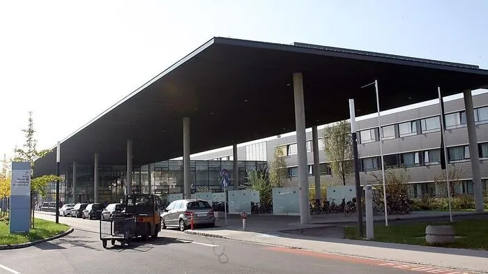 Weil seine Frau und zwei Kinder im Klinikum sind, stieß Vater gefährliche Drohungen aus