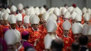 Die Kardinäle im Petersdom vor dem Beginn des Konklaves