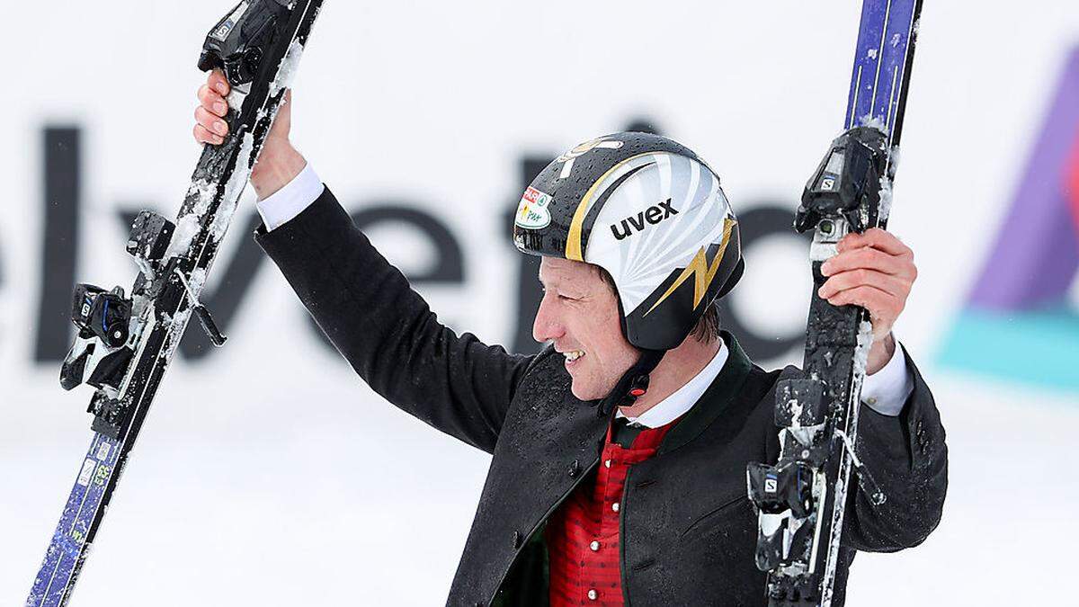 Ski-Ass Hannes Reichelt verabschiedete sich in Lenzerheide in Tracht