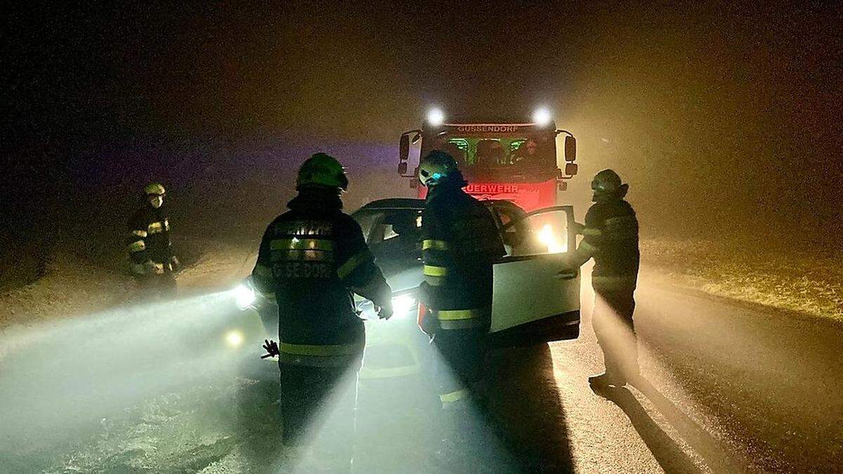 Die Feuerwehr rückte mit zehn Mann zur Bergung aus 