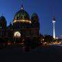 Berlin spart Energie und beleuchtet den Dom nicht mehr. 