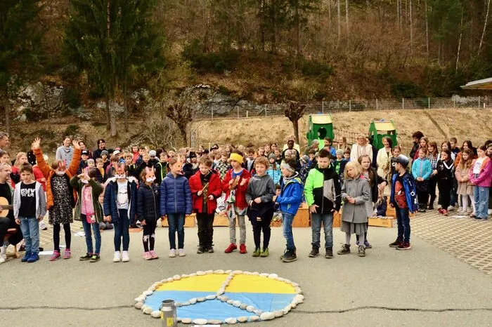 Der Abschluss der Aktion wurde im Beisein vieler Eltern im Garten der Volksschule Hermagor gefeiert