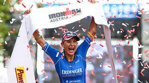 Lokalmatadorin Eva Wutti hat zum zweiten Mal nach 2015 den Ironman Austria in Klagenfurt gewonnen