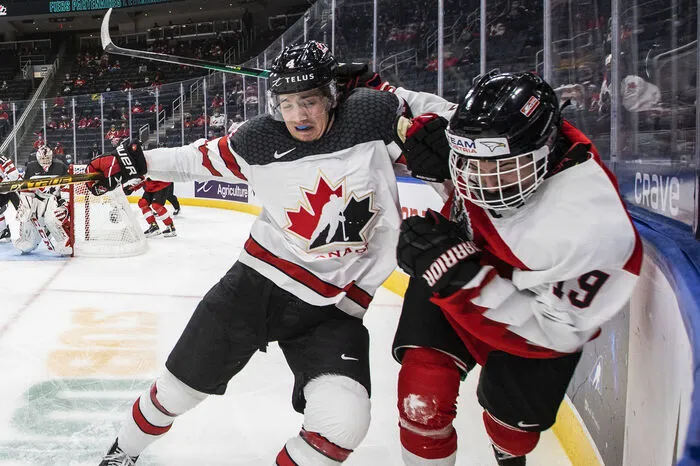Noch im Jahr 2020 lief Kasper auch erstmals in Nordamerika auf großer Bühne auf. Bei der U20-Weltmeisterschaft in Kanada absolvierte Kasper vier Partien für Rot-Weiß-Rot und zog erstmals das Interesse von NHL-Scouts auf sich.
