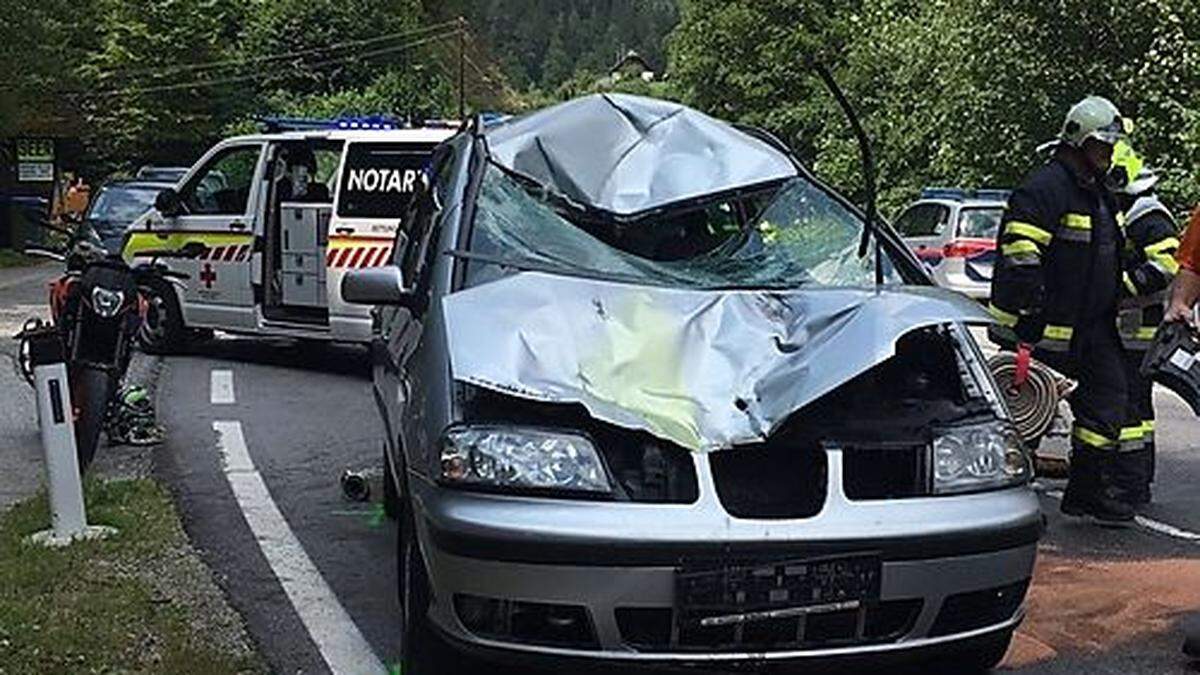 Das Auto wurde schwer beschädigt