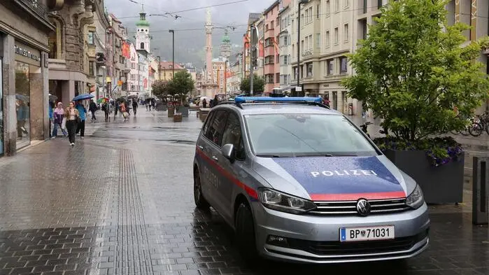Polizeiauto in der Innsbrucker Innenstadt