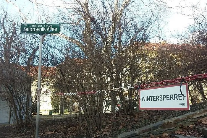 ... etwa in der Dubrovnik Allee sind viele Wege gesperrt.