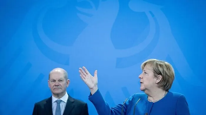 Deutschland wird künftig von der "Ampelkoalition", bestehend aus SPD, Grünen und FDP, regiert. Am Mittwoch wird die neue Regierung angelobt. Bundeskanzlerin Angela Merkel (CDU) macht damit als Regierungschefin Platz für ihren sozialdemokratischen Nachfolger Olaf Scholz.