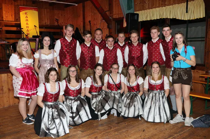 Aufgetanzt hat die Landjugend St. Nikolai mit Obmann Lukas Jakobitsch und Leiterin Sarah Pirker sowie Spielmann Alexander Strießnig. Die Mitternachtseinlage wurde von der LJ-Zweinitz durchgeführt.