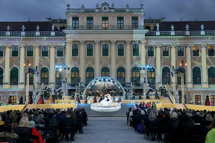 Die Bühne vor dem Schloss Schönbrunn