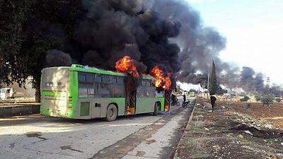 Busse wurden in Brand gesetzt 