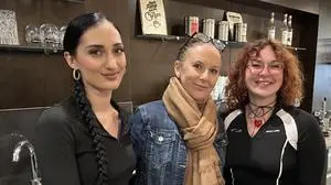 Bettina Kohlhofer (Mitte) mit ihren Mitarbeiterinnen Tamara Becher und Sarah Grandl 