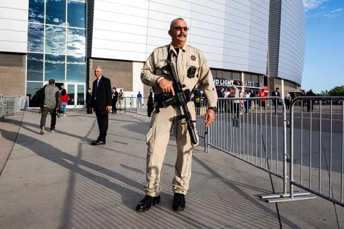 Trump pays tribute at Charlie Kirk memorial, widow says she has forgiven suspect ARIZONA, UNITED STATES - SEPTEMBER 21: An Arizona State Police officer stands guard with a rifle during the memorial service for conservative activist Charlie Kirk at State Farm Stadium in Glendale, Arizona, United States, on September 21, 2025. Jon Putman / Anadolu Arizona United States. Editorial use only. Please get in touch for any other usage. PUBLICATIONxNOTxINxTURxUSAxCANxUKxJPNxITAxFRAxAUSxESPxBELxKORxRSAxHKGxNZL Copyright: x2025xAnadoluxJonxPutmanx