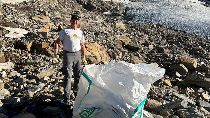 Dosen, Metall, Steigeisen und vieles mehr gibt der schmelzende Gletscher frei