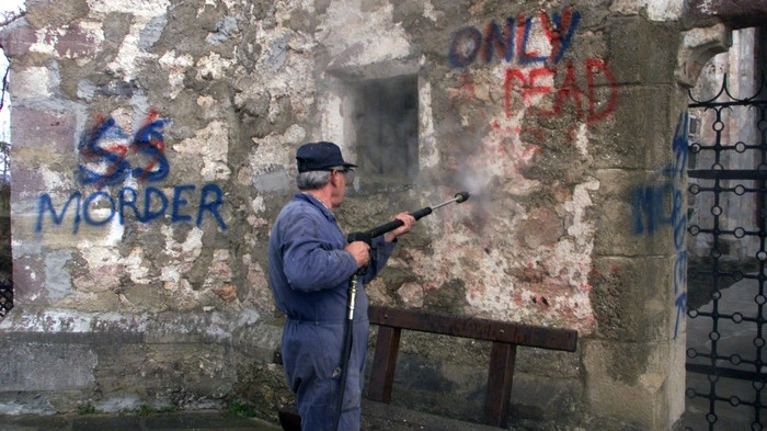 Der Ulrichsberg war über Jahre Schauplatz rechtsnationaler Aufmärsche – samt heftiger Kritik, wie hier in Form von Schmierereien 1999