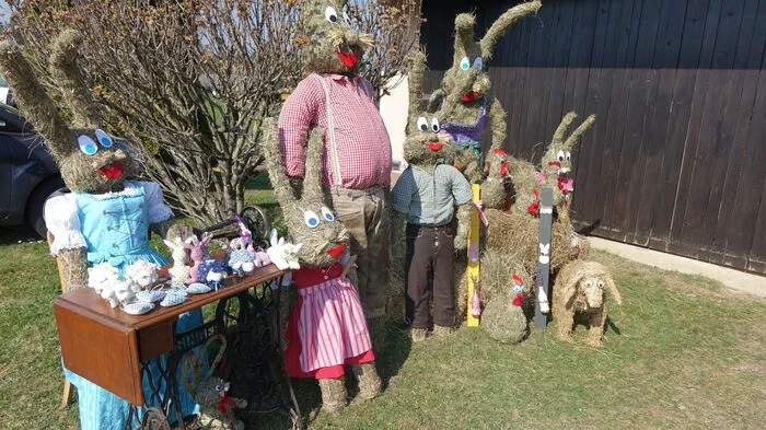 Hasen, Hühner, Mäuse und Lämmer säumen die Einfahrt. Seit Wochen wird in Stallhofen gebastelt.