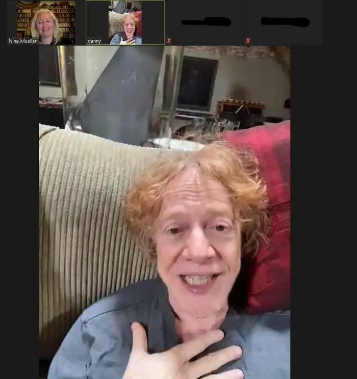 Zoom-Gespräch zwischen Graz und Los Angeles: Elfman plauderte 35 Minuten lang exklusiv mit Kleine-Zeitung-Redakteurin Nina Müller