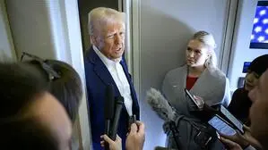 Donald Trump an Bord der Air Force One 