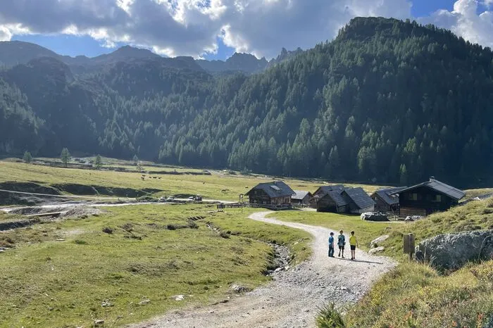 Platz 9Die hohe Maut auf die Schladminger Ursprungalm sorge für mehr Qualität, freute sich die Weggemeinschaft im August. Der Moarhof-Alm-Wirt aber zeigte sich sehr verärgert. Denn: Er kämpft mit 50 Prozent Umsatzeinbußen.