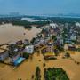 Überschwemmte Gebäude und Straßen nach schweren Regenfällen in Qingyuan in der südchinesischen Provinz Guangdong. Mehr als 100 000 Menschen wurden wegen starker Regenfälle und tödlicher Überschwemmungen in Südchina evakuiert