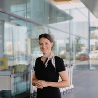 Martina Pramer ist Mutter und Flugbegleiterin und möchte anderen Familien mit Kindern mit ihrer Erfahrung helfen