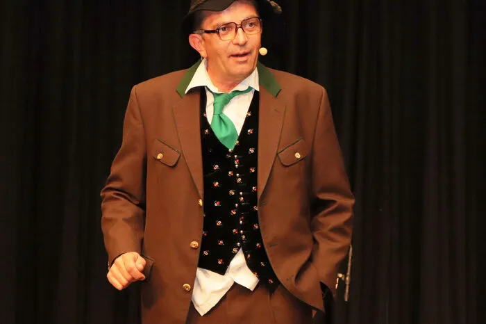 Folgende Künstler standen unentgeltlich auf der Bühne: Marco Ventre & Band, „Die Tiger“, "Buzgi", statt dem Stimmenimitator Heinz Lagler (Stimmprobleme!) war „Der Mölltaler“ Heinz Granig (am Foto) dabei, Maggie Pirker & Verena Kraschl, „ Heckmeck“, Walter Vaschauner, Michael Huber, der Althofner Tschentsche mit seiner Henriette sowie die Knoll Sisters.