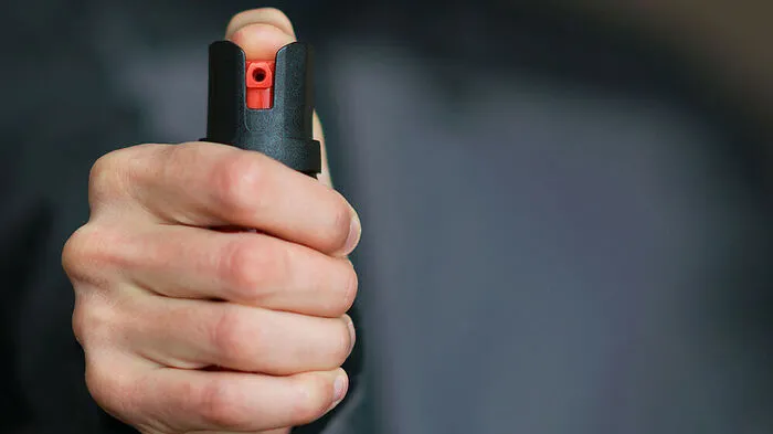 Mit Pfefferspray zwölf Personen leicht verletzt