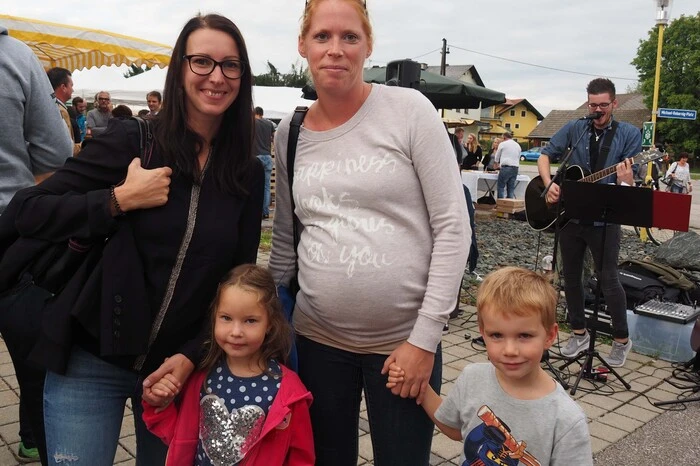 Bitte klicken Sie sich durch die Bilder. . .