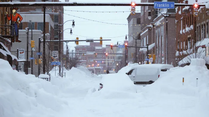 Ein Wintersturm, wie er nur "einmal pro Generation vorkommt", hat Dutzende Tote in den USA gefordert.