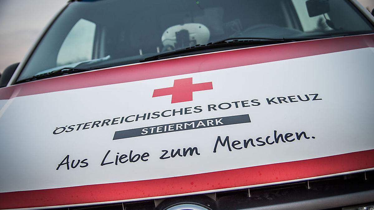 Die 17-Jährige wurde mit der Rettung in die Kinderchirurgie nach Graz geführt