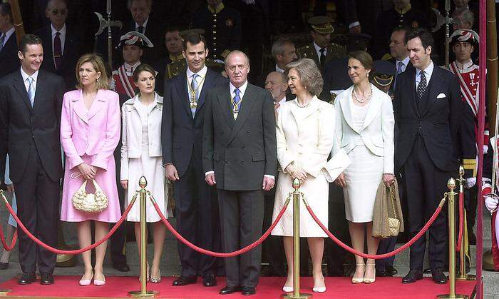 Von links: Inaki Urdangarin mit Ehefrau Cristina, Letizia Ortiz und ihr Ehemann König Felipe, Juan Carlos und Sofia, Elena und ihr Ex-Ehemann Jaime de Marichalar