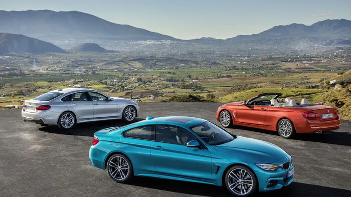 BMW verpasst dem 4er Coupé, dem Cabrio und dem Gran Coupé eine Modellpflege: Zu erkennen ist der Jahrgang 2017 an der neuen Frontgestaltung mit durchgehendem, zentralen Lufteinlass.