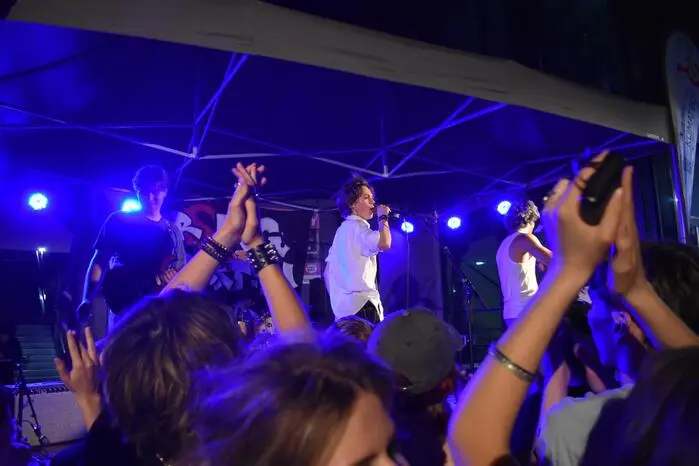 Auch dieses Jahr nahm ‚Wrong Generation‘ wieder die Bühne ein und sorgte vor allem bei der Jugend für wahres Rockkonzert-Feeling.
