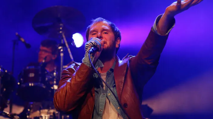 Auch im Sitzen gab er alles: Wanda-Frontman Marco Wanda ...