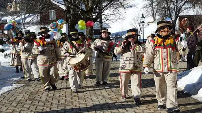 Die Altausseer Knopferl ziehen heute durch Altaussee
