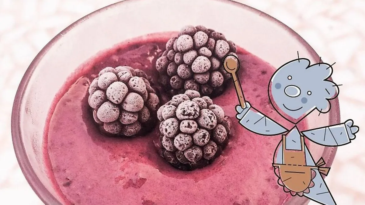 Topfencreme mit Brombeeren (Symbolbild)