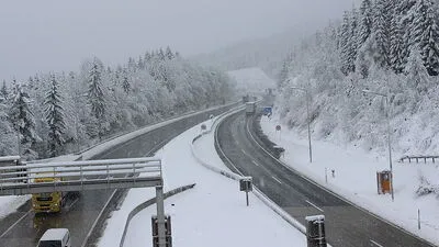 Wintereinbruch auf der A 2 im Packabschnitt