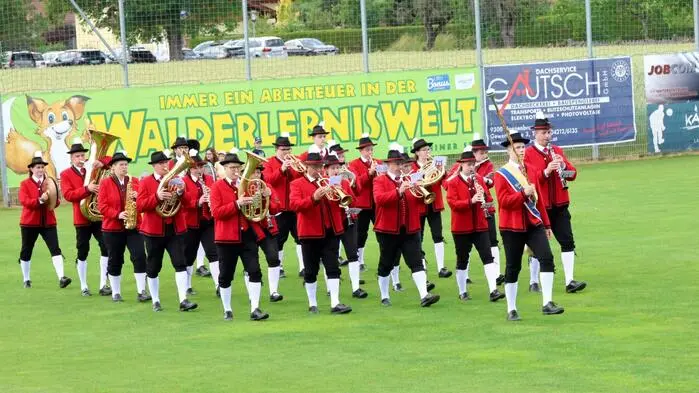 Alle zwei Jahre lädt der Kärntner Blasmusikverband zur Regions-Marschwertung. 17 Musikkapellen mit rund 500 Musikern aus den Bezirken Villach, Feldkirchen und St. Veit waren aus diesem Grund am Samstagnachmittag nach Kraig gekommen. 