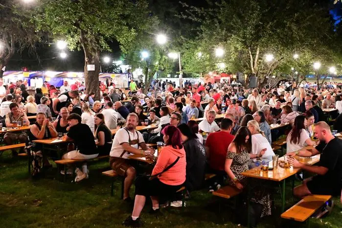 Seit über 70 Jahren findet mitten in der Stadt Zeltweg, in einem großen alten Obstgarten, das Mazelle Gartenfest statt.