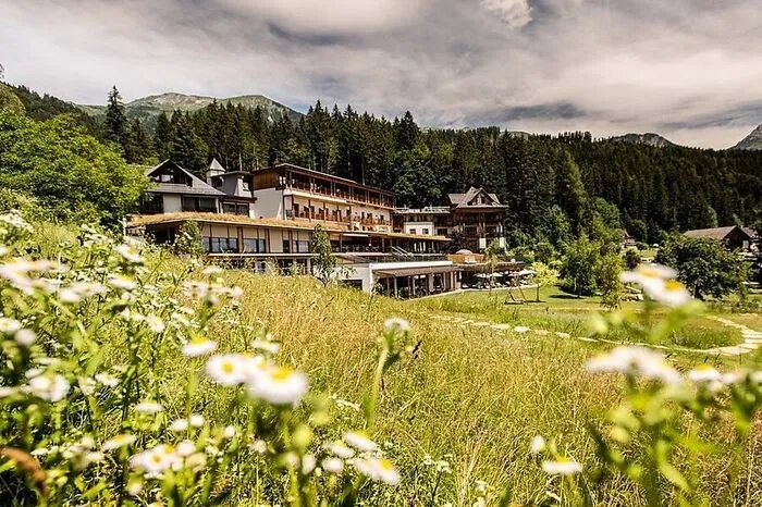 Das Hotel "Der Daberer" (vier Sterne Superior) im Kärntner Dellach erobert drei Lilien (18 Punkte).