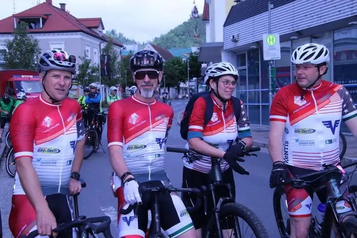 Sie machten sich entweder zu einer gemütlichen Tour auf der zwölf Kilometer langen Familienstrecke oder zur herausfordernden 50-Kilometer-Strecke über den Luckner auf.