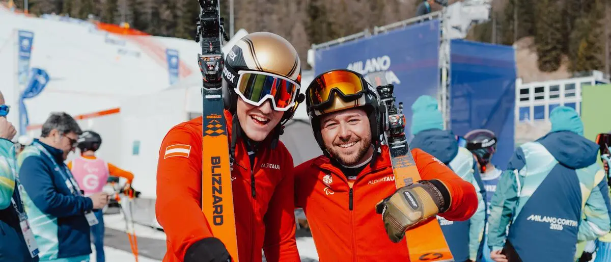 Johannes Aigner und Guide Nico Haberl (rechts) jubelten über die zweite Goldmedaille in Cortina