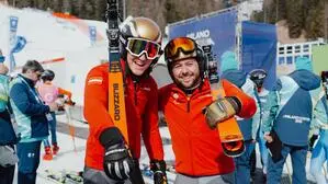 Johannes Aigner und Guide Nico Haberl (rechts) jubelten über die zweite Goldmedaille in Cortina