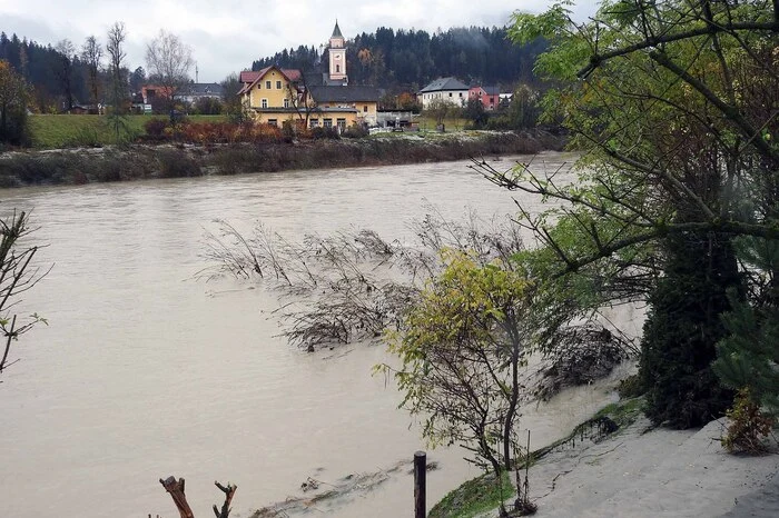 Die Drau bei Rosegg.