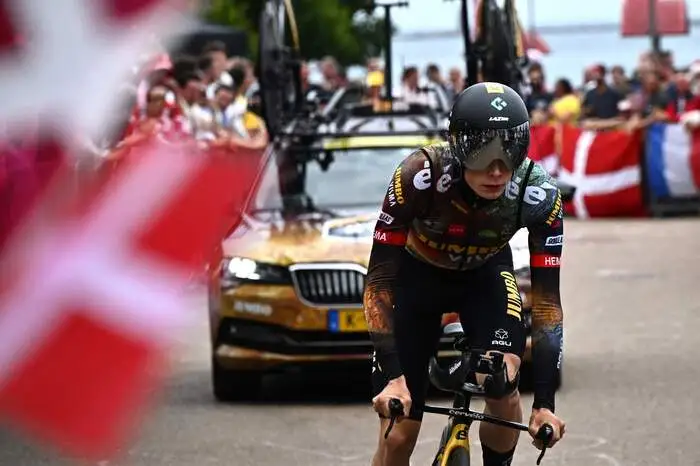 Jonas Vingegaard ist der zweite Kapitän von Jumbo-Visma und er könnte Pogačar vor allem im Hochgebirge gefährlich werden. Ob die Mannschaft auf den Dänen oder den Slowenen setzt, steht in den Sternen.