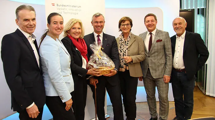 Ferdinand Vouk, Silvia Häusl-Benz, Maria Luise Mathiaschitz, Norbert Hofer, Hilde Gaggl, Günther Albl und Franz Zwölbar