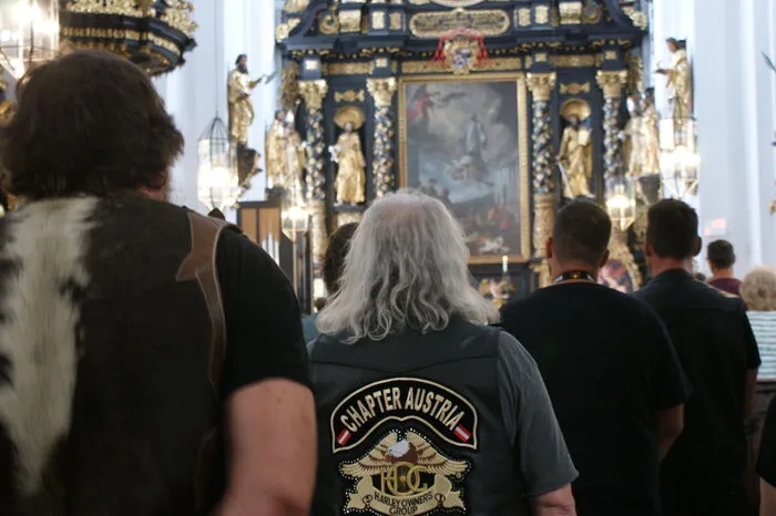 Am Sonntag gab es eine Heilige Messe mit anschließender Fahrzeugsegnung.
