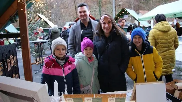 Einen kleinen, aber feinen Adventmarkt haben Heike und Irene Benedikt vom Kultur- und Brauchtumsverein Piberegg mit Unterstützung der Stadtgemeinde Bärnbach bei der Stockschießanlage Piberegg (Gemeinde Bärnbach) organisiert.