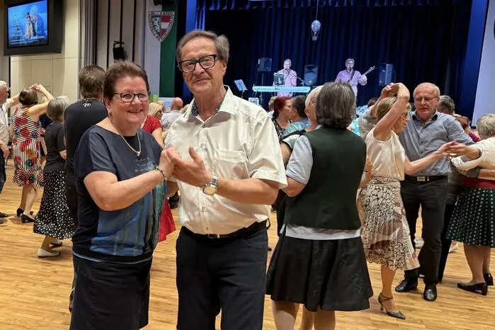 Zahlreiche Gäste tanzten zur Musik von „Feuer & Eis“ 